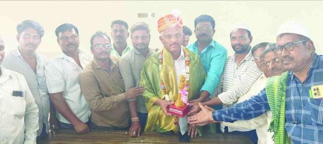 ರಾಜ್ಯ ಅನುಮತಿ ಪಡೆದ ವಿದ್ಯುತ್ ಗುತ್ತಿಗೆದಾರ ಸಂಘದಿಂದ ಖಾದ್ರಿಗೆ ಸನ್ಮಾನ