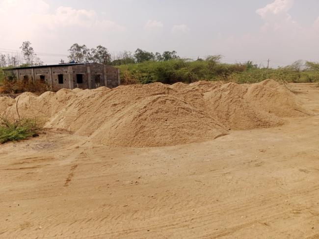  ಕಳಪೆ ಕಾಮಗಾರಿ ಮಾಡಿ ವಂಚಿಸುತ್ತಿದ್ದ ಗುತ್ತಿಗೆದಾರ ಬಂದಿಸಲು ರೈತರು ಒತ್ತಾಯ 