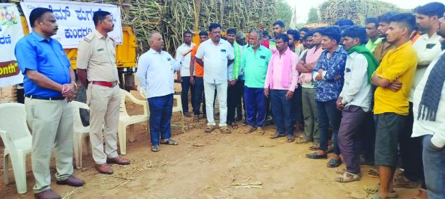 ಟ್ರ್ಯಕ್ಟರ ಮತ್ತು ಲಾರಿ ಚಾಲಕರಿಗೆ ಎಚ್ಚರಿಕೆ ನೀಡಿದ ಇನ್ಸಪೇಕ್ಟರ ಬಸವರಾಜ  