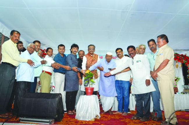 ಗಂಗಾವತಿ ಪ್ರಾಣೇಶ ತಂಡವದವರ ಹಾಸ್ಯ ಸಂಜೆಯಲ್ಲಿ  ಮುಳುಗಿದ ಜನತೆ   