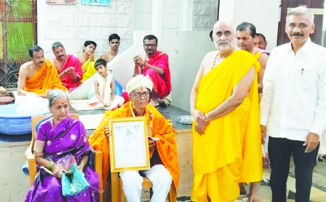 ಹತ್ತರಗಿ ಹರಿಮಂದಿರದಲ್ಲಿ ಬೈಲಾಟ ಕಲಾವಿದರಿಗೆ ಸನ್ಮಾನ  