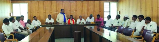 ಹಾವೇರಿ ಶಾಸಕರಾದ ರುದ್ರ​‍್ಪ ಲಮಾಣಿ ಅವರ ಮನೆಯ ಮುಂದೆ  ಅಂದು ಸಾಂಕೇತಿಕ  ತಮಟೆ ಚುಳುವಳಿ  ಸಭೆಯಲ್ಲಿ ತೀರ್ಮಾನ