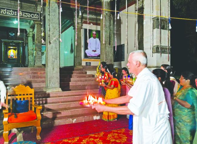 ಸರ್ವರೂ ಗುರು ತೋರಿಸಿದ ದಾರಿಯಲ್ಲಿ ಸಾಕ್ಷಾತ್ಕಾರ ಪಡೆದುಕೊಳ್ಳಬೇಕು :ನಾಗರಾಜಾನಂದ 