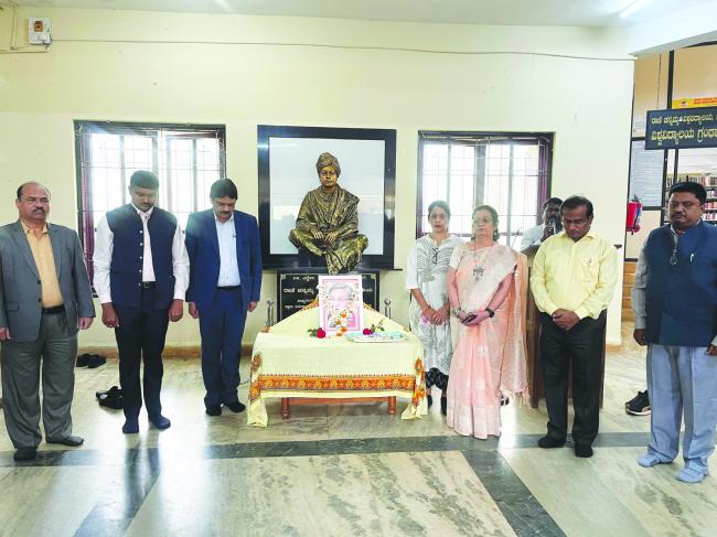 ರಾಣಿ ಚನ್ನಮ್ಮ ವಿಶ್ವವಿದ್ಯಾಲಯದಲ್ಲಿ ಸಂತಾಪ ಸೂಚನಾ ಸಭೆ 