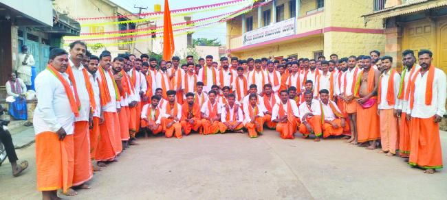 ಹನುಮಾನ ಮಾಲಾಧಾರಿಗಳಿಂದ ಸಂಕೀರ್ತನಾ ಯಾತ್ರೆ 