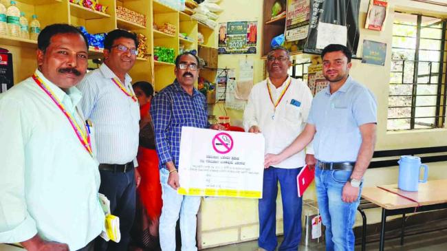 ಹಾವೇರಿ ನಗರದ ತಂಬಾಕು ಉತ್ಪನ್ನ ಮಾರಾಟದ ಅಂಗಡಿಗಳ ಮೇಲೆ ದಾಳಿ  