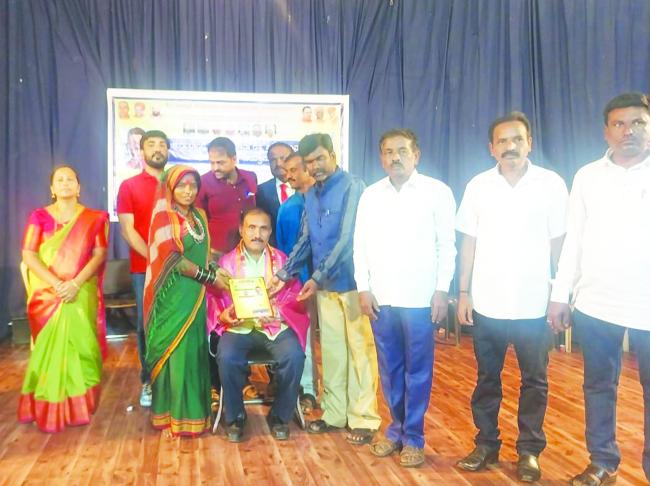 ಡಾ.ಎಚ್‌.ಬಿ.ನಡುವಿನಕೇರಿಗೆ ಡಾ.ದ.ರಾ.ಬೇಂದ್ರೆ ಸದ್ಭಾವನಾ ಸೇವಾ ರತ್ನ ಪ್ರಶಸ್ತಿ 