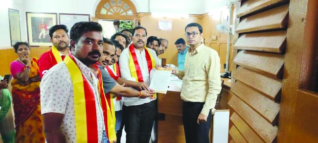 ಬಳ್ಳಾರಿಯಲ್ಲಿ ಹೊಸ ಗ್ರಾಮೀಣ ಬ್ಯಾಂಕ್ ಪ್ರಧಾನ ಕಚೇರಿಯನ್ನಾಗಿ ಮುಂದುವರೆಸಲು ಕರವೇ ಮನವಿ 