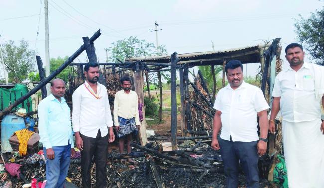 ದೇವರ ಮುಂದಿನ ದೀಪದಿಂದ ಮನೆ ಸಂಪೂರ್ಣ ಭಸ್ಮ 