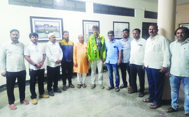 ಅಲ್ಪಸಂಖ್ಯಾತರ ಅಭಿವೃದ್ಧಿ ನಿಗಮದ ವ್ಯವಸ್ಥಾಪಕ ನಿರ್ದೇಶಕ ಮಹಮ್ಮದ್ ನಜೀರ್  ಸನ್ಮಾನ