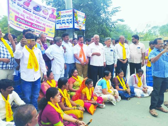 ಕೊಟ್ಟೂರು ನಗರದಲ್ಲಿ ಪಂಚಮಿಸಾಲಿ ಸಮಾಜದಿಂದ ಬೃಹತ್ ಪ್ರತಿಭಟನಾ ಮೆರವಣಿಗೆ 