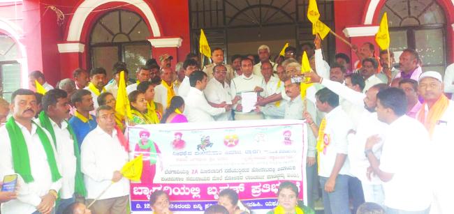 ಕಾಂಗ್ರೇಸ್ ಸರ್ಕಾರ ಶಿಘ್ರವೇ ಮನೆಗೆ ಕಳಿಸುತ್ತಾರೆ ಮಾಜಿ ಶಾಸಕ ವಿರುಪಾಕ್ಷಪ್ಪ  