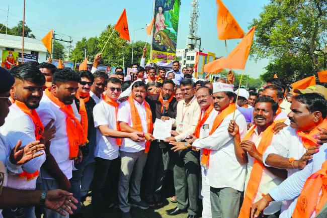 ಚಳುವಳಿಗಾರರ ಮೇಲೆ ಮಾಡಿರುವ ಲಾಠಿ ಚಾರ್ಚ ಖಂಡಿಸಿ : ಪ್ರತಿಭಟನೆ