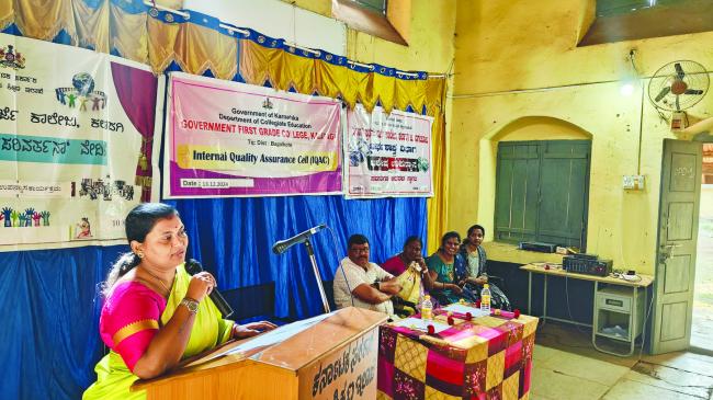 ಸರಕಾರಿ ಪ್ರಥಮ ದರ್ಜೆ ಮಹಾವಿದ್ಯಾಲಯದಲ್ಲಿ ಗ್ರಾಮೀಣ ಆಚರಣೆಗಳು ವಿಷಯದ ಕುರಿತು  ವಿಶೇಷ ಉಪನ್ಯಾಸ  : ಜ್ಯೋತಿ ದಿವಟೆ