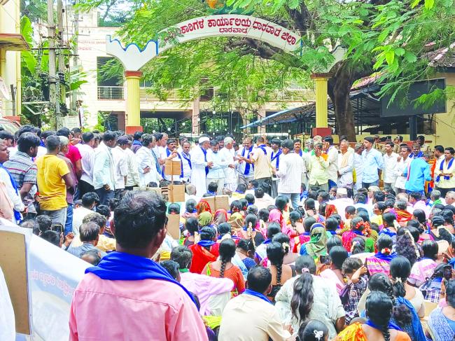 ವಿವಿಧ ಬೇಡಿಕೆಗಳ ಈಡೇರಿಕೆಗೆ ಆಗ್ರಹಿಸಿ ಭೋವಿ ಸಮಾಜದಿಂದ ಪ್ರತಿಭಟನೆ 