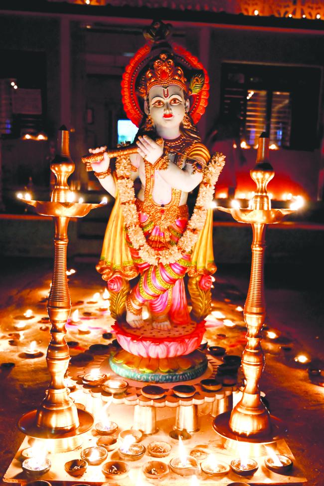 ರಾಘವೇಂದ್ರಸ್ವಾಮಿ ಮಠದಲ್ಲಿ ಕಾರ್ತಿಕ ದೀಪೋತ್ಸವ  