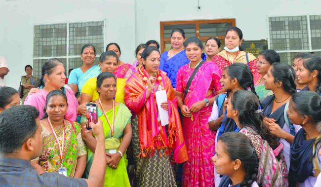 ಹೆಣ್ಣುಮಕ್ಕಳು ಸುಶಿಕ್ಷಿತರಾಗಿ, ಸಂಘಟಿತರಾಗಿ: ಡಾ.ನಾಗಲಕ್ಷ್ಮೀ ಚೌಧರಿ 