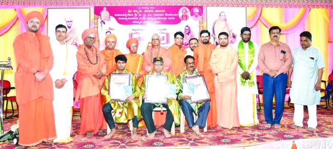 ಗುರುವಿನ ಪುಣ್ಯ ಸ್ಮರಣೆಯಿಂದ ಬದುಕು ಸಾರ್ಥಕ: ಶ್ರೀಗಳು 