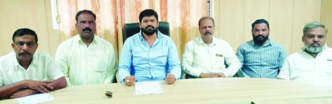 ಅನ್ಯ ರಾಜ್ಯ ವ್ಯಾಪಾರಿಗಳಿಂದ ಕನ್ನಡಿಗರಿಗೆ ಅನ್ಯಾಯ ಖಂಡಿಸಿ ಪ್ರತಿಭಟನೆ 