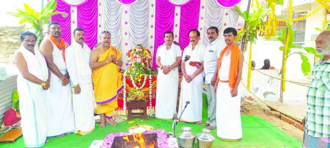 ವಿಜೃಂಭಣೆಯಿಂದ ನೆರವೇರಿದ ಸಣ್ಣ ಆಂಜನೇಯ ಬೆಳ್ಳಿ ಉತ್ಸವ ಮೂರ್ತಿ ಪ್ರತಿಷ್ಠಾಪನೆ ಕಾರ್ಯಕ್ರಮ  