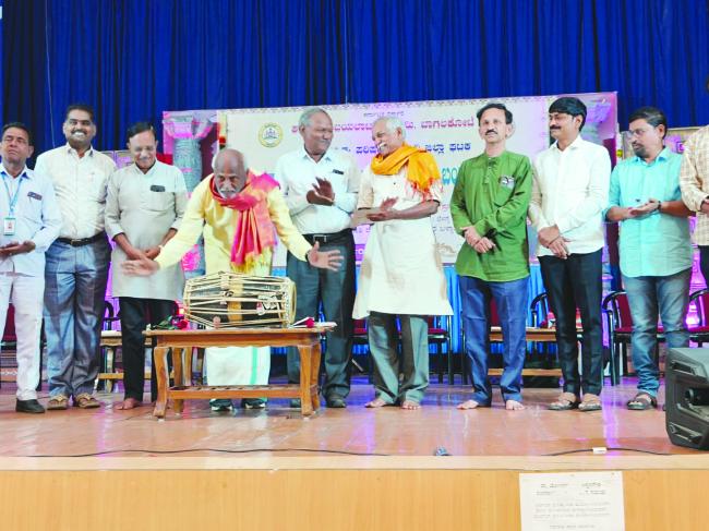 ಪದವಿ, ಸ್ನಾತಕೋತ್ತರ ಪದವಿಯಲ್ಲಿ ಬಯಲಾಟ ಮತ್ತು ಪಾತ್ರಧಾರಿಗಳ ಕುರಿತ ಪಠ್ಯ ಅಳವಡಿಕೆ  