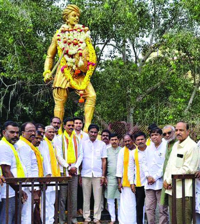 ಸಂಗೋಳ್ಳಿ ರಾಯಣ್ಣನ ಪ್ರತಿಮೆ ಅನಾವರಣಕ್ಕೆ ಸಚಿವ, ಶಾಸಕರು ಆಸಕ್ತಿ ತೋರುತ್ತಿಲ್ಲಕೇ..?  ಮಲ್ಲಿಕಾರ್ಜುನ ಎ.ಕೆ.