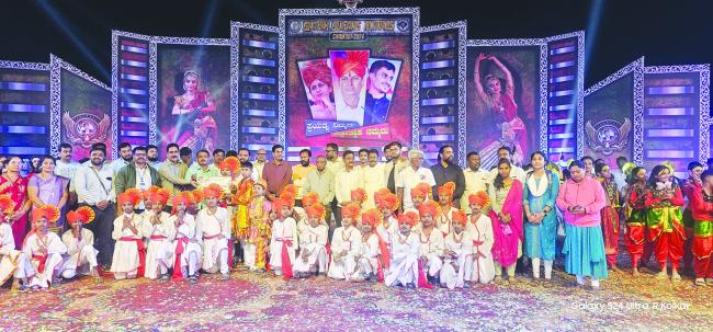 ಪ್ರತಿಭಾವಂತ ವಿದ್ಯಾರ್ಥಿಗಳ ಪ್ರತಿಭೆ ಪ್ರದರ್ಶನಕ್ಕೆ ಸತೀಶ್ ಶುಗರ್ಸ್‌ ಆವಾರ್ಡ್ಸ್‌ ಸಹಕಾರಿ: ಸಂಪಾದನಾ ಸ್ವಾಮೀಜಿ 