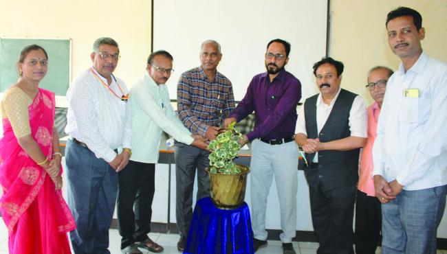 ಜೈವಿಕ ತಂತ್ರಜ್ಞಾನ, ಅಂಗಾಂಶ ಕೃಷಿ ವಿಜ್ಞಾನ ಮಹತ್ವ ಕುರಿತು ಕಾರ್ಯಾಗಾರ ಜೈವಿಕ ತಂತ್ರಜ್ಞಾನದ ಬಳಕೆ ಬಹು ಮುಖ್ಯ : ಕುಲಸಚಿವ ಮುರಗಿ 