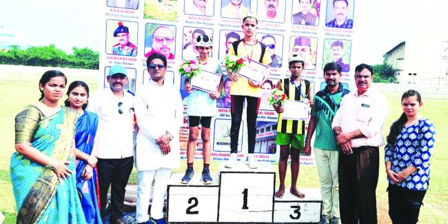 ಹಿಂದೆ ಗುರುವಿದ್ದು ಮುಂದೆ ಗುರಿಯಿದ್ದರೆ ಜಗತ್ತೆ ಗೆಲ್ಲಬಹುದು : ಫಯಾಜ ಕಲಾದಗಿ 