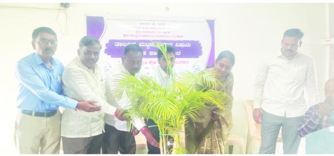 ಮಕ್ಕಳಲ್ಲಿ ವೈಜ್ಞಾನಿಕ ಮನೋಭಾವನೆ ಬೆಳೆಸಿ: ನೀಲಗುಂದ 