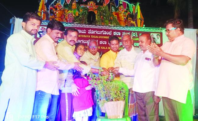 ಸಮಾಜವನ್ನು ಜ್ಞಾನ ಬಂಡಾರದೆಡೆಗೆ ಕರೆದೊಯ್ಯುವ ಶಕ್ತಿ ತೊಗಲುಗೊಂಬೆ ಆಟಕಿದೆ