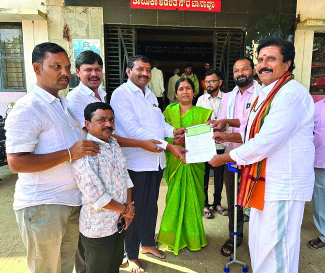 ಶ್ರೀಮಠಕ್ಕೆ  ಸ್ವಾಮಿಗಳಾದ ಮಹಾಪೂಜ್ಯ ಡಾ. ಶಿವಕುಮಾರ ಸ್ವಾಮೀಜಿಗಳ ಆಶೀರ್ವಾದಗಳೊಂದಿಗೆ ದಾನ  