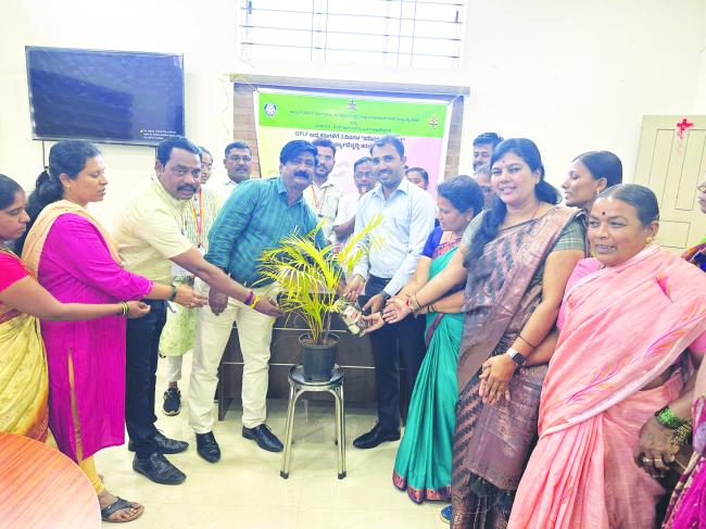 ಸರ್ಕಾರದ ಸ್ವಾವಲಂಬಿ ಯೋಜನೆಗಳ ಮೂಲಕ ಮಹಿಳೆಯರಿಗೆ ಆರ್ಥಿಕ ನೆರವು: ಬಸವರಾಜ ಹೆಗ್ಗನಾಯಕ 