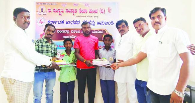 ಬಡ ಮಕ್ಕಳು ಸಮಾಜವನ್ನು ತಿದ್ದುವ ವ್ಯಕ್ತಿಗಳಾಗಬೇಕು: ತೇರದಾಳ 