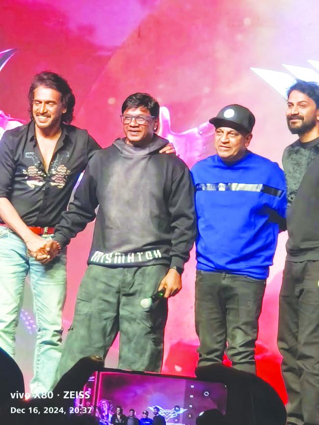 ದೇಶಾದ್ಯಂತ ’ಯುಐ’ ಟಿಕೇಟ್ ಬುಕ್ಕಿಂಗ್ ನಲ್ಲಿ ದಾಖಲೆ ಡಿಸೆಂಬರ್ 20ರಂದು ವಿಶ್ವಾದ್ಯಂತ ದೊಡ್ಡ ಮಟ್ಟದಲ್ಲಿ ರೀಲೀಸ್ ಆಗಲಿರುವ ’ಯುಐ’ ದಾಖಲೆ ಮಟ್ಟದಲ್ಲಿ ಟಿಕೇಟ್ ಬುಕ್ಕಿಂಗ್ ಆಗುತ್ತಿದೆ