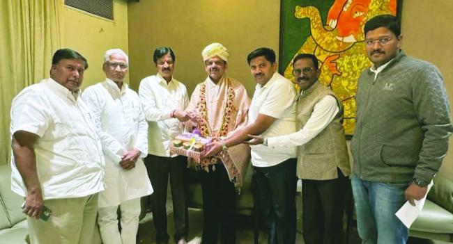  ಮಹಾರಾಷ್ಟ್ರದ ನೂತನ ಮುಖ್ಯಮಂತ್ರಿ ಭೆಟ್ಟಿ: ಸನ್ಮಾನ