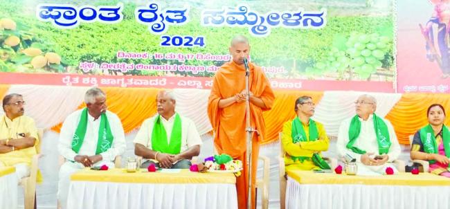 ರೈತ ಬಡವನಲ್ಲ ಶ್ರೀಮಂತ: ಅಮೃತಾನಂದ ಸ್ವಾಮಿಗಳು 