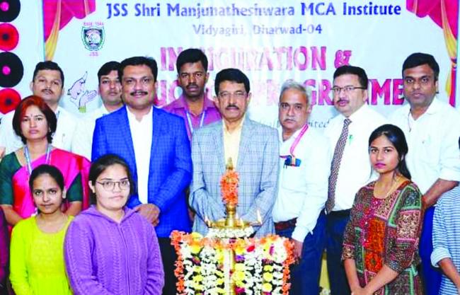 ನಿರಂತರ ಅಧ್ಯಯನಶೀಲತೆ ವಿದ್ಯಾರ್ಥಿಯ ಸವಾಂರ್ಗೀಣ ಬೆಳವಣಿಗೆಗೆ ಕಾರಣ-ಡಾ. ಅಜಿತ ಪ್ರಸಾದ 