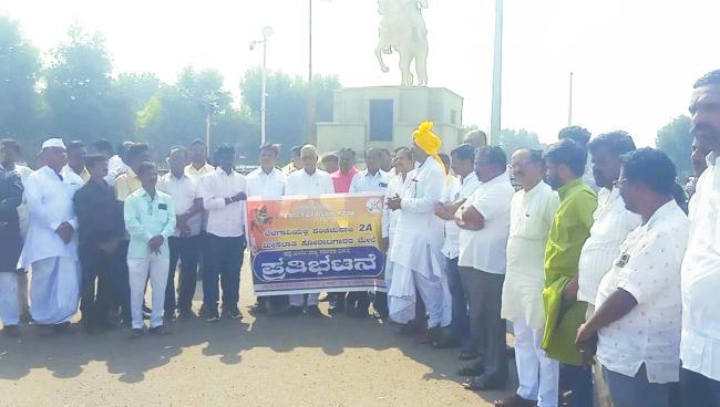 ಪಂಚಮಸಾಲಿ ಚಳುವಳಿಗಾರರ ಮೇಲಿನ ಹಲ್ಲೆ ಖಂಡಿಸಿ ಪ್ರತಿಭಟನೆ 