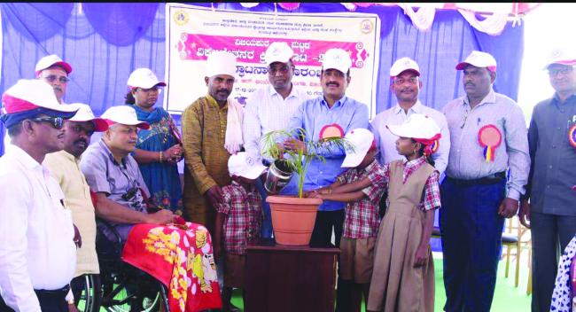 ಕ್ರೀಡೆಯನ್ನು ದೈನಂದಿನ ಭಾಗವಾಗಿಸಿಕೊಳ್ಳುವಂತೆ   -ಅಪರ ಜಿಲ್ಲಾಧಿಕಾರಿ ಸೋಮಲಿಂಗ ಗೆಣ್ಣೂರ ಕರೆ 