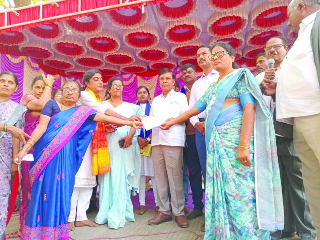 ವಿವಿಧ ಸ್ಥಳೀಯ ಬೇಡಿಕೆ ಈಡೇಸಲು ಭರವಸೆ ಹಿನ್ನೆಲೆ ಮುಷ್ಕರ ಮುಕ್ತಾಯ 