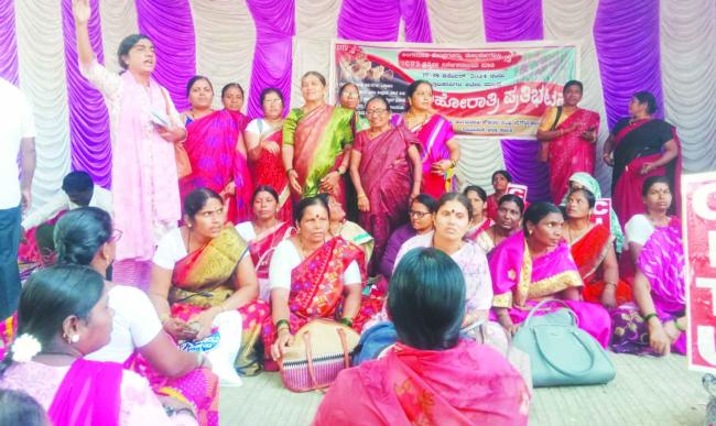 ವಿವಿಧ ಬೇಡಿಕೆಗಳ ಈಡೇರಿಕೆಗೆ ಆಗ್ರಹಿಸಿ ಅಹೋರಾತ್ರಿ ಧರಣಿ