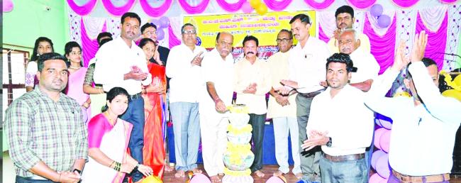 ವಿದ್ಯಾರ್ಥಿನಿಯರು ಸಮಗ್ರ ಅಭಿವೃದ್ದಿಯತ್ತ ಸಾಗಲು  ಪಠ್ಯದ  ಜೊತೆಗೆ ಪಠ್ಯೇತರ ಚಟುವಟಿಕೆಗಳು ಅತ್ಯಂತ ಸಹಕಾರಿಯಾಗಿದೆ 