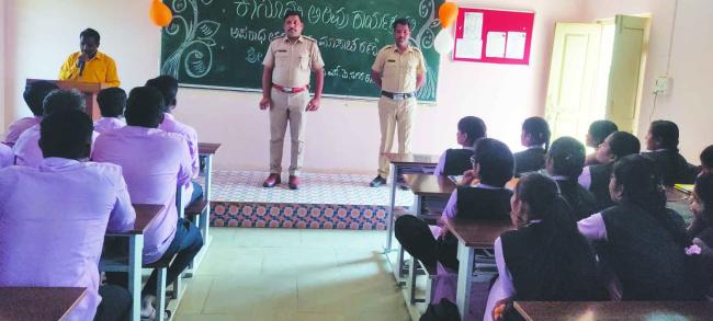 ವಿದ್ಯಾರ್ಥಿಗಳಿಗೆ ಕಾನೂನು ಅರಿವು ಅತ್ಯವಶ್ಯಕ: ಮಹೇಶ್ ಸಂಖ 