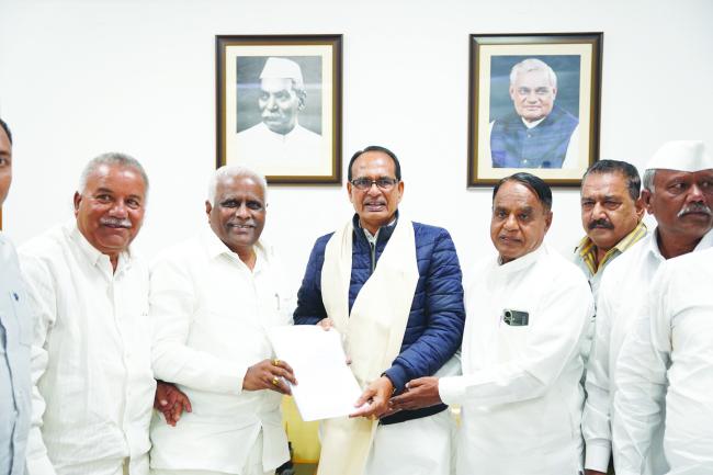 ದ್ರಾಕ್ಷಿ ಬೆಳೆಗಾರರ ಸಂಘದ ವತಿಯಿಂದ ದ್ರಾಕ್ಷಿ ಬೆಳೆಗಾರರ ಸಮಸ್ಯ ಬಗೆ ಹರಿಸುವಂತೆ ಆಗ್ರಹ