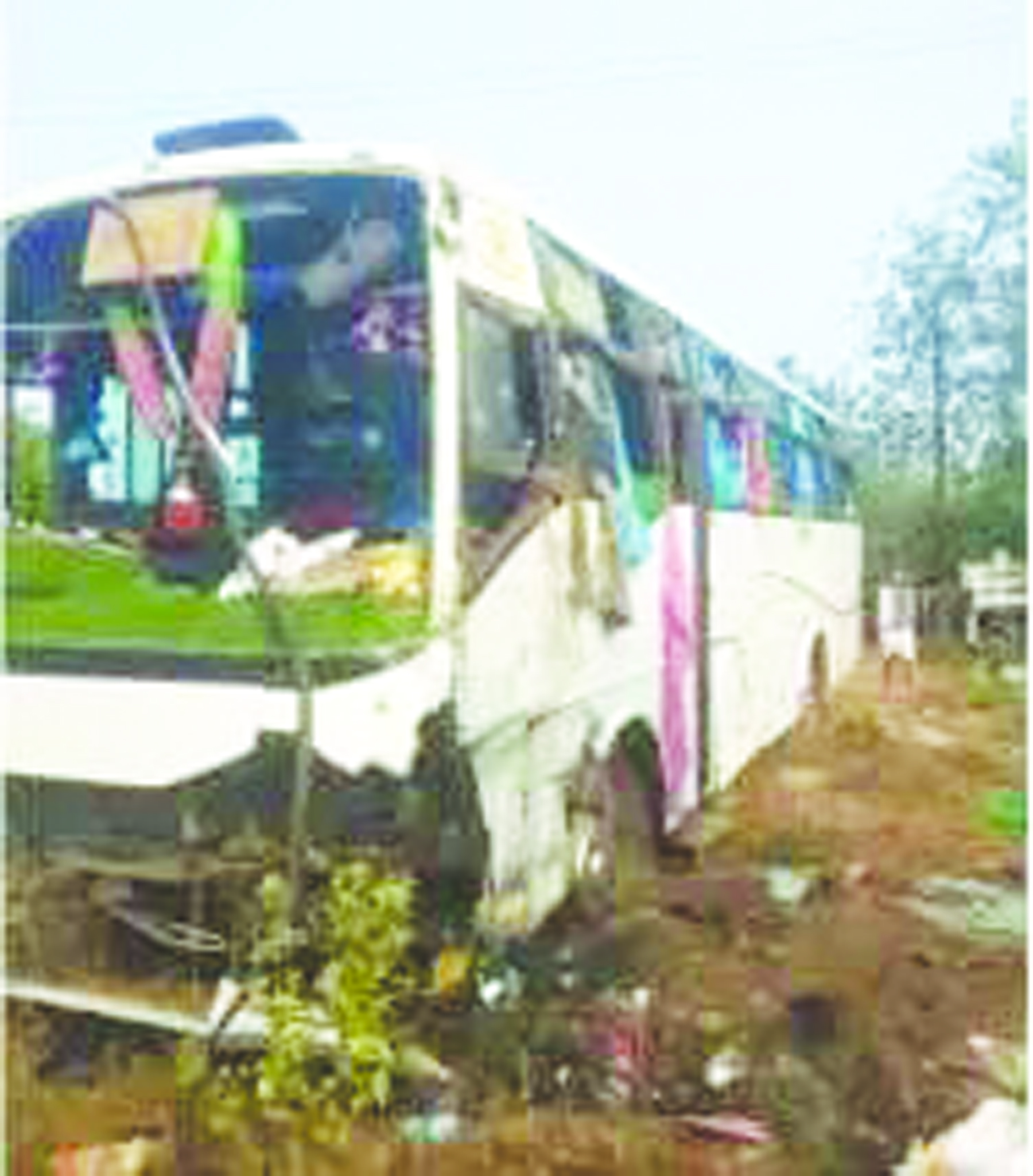 ಶೈಕ್ಷಣಿಕ ಪ್ರವಾಸಕ್ಕೆ ತೆರಳಿದ್ದ ಬಸ್ ಪಲ್ಟಿ: 34 ವಿಧ್ಯಾರ್ಥಿಗಳಿಗೆ ಗಾಯ 