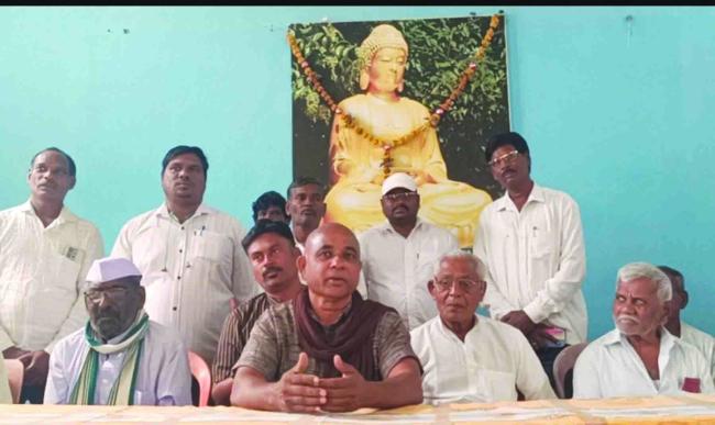 ಅನಂತಪೂರ ಜಿ.ಪಂ ವ್ಯಾಪ್ತಿಯಲ್ಲಿ ಗ್ರಾಮಗಳ ದಲಿತ ಸಂಘ ಸಮಿತಿ ಪದಾದಿಕಾರಿಗಳು ಅನಂತಪೂರ ಗ್ರಾಮದಲ್ಲಿ ಸಭೆ