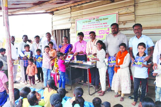 ಕಬ್ಬು ಕಟಾವ ಕಾರ್ಮಿಕರ ಮಕ್ಕಳಿಗೆ ಶಾಲೆ ಪ್ರಾರಂಭ  