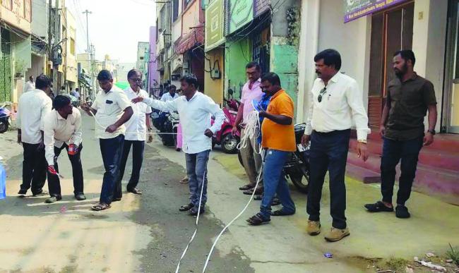 ಕಂಪ್ಲಿ ಪಟ್ಟಣದಲ್ಲಿ ರಸ್ತೆ ಅಗೀಕರಣಕ್ಕೆ ಸಮೀಕ್ಷೆಕೈಗೊಂಡ ಪುರಸಭೆ