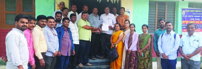 ಜಿ ಪಿ ಟಿ ಶಿಕ್ಷಕರ ವೇತನ ಬಾಕಿ ಮತ್ತು ವಾರ್ಷಿಕ ವೇತನ ಬಡ್ತಿ ವಿಚಾರವಾಗಿ ಸಂಘದ ಪದಾಧಿಕಾರಿಗಳು ಕ್ಷೇತ್ರ ಶಿಕ್ಷಣಾಧಿಕಾರಿಗಳಿಗೆ ಮನವಿ 